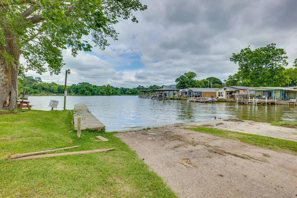 Vacation Home Lake Livingston! Onalaska Kültér fotó